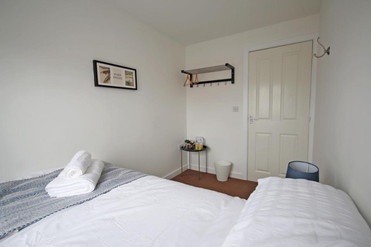 4Ft Double Bed With Parking & Wi-Fi In Modern Townhouse In Long Eaton Apartment Exterior photo